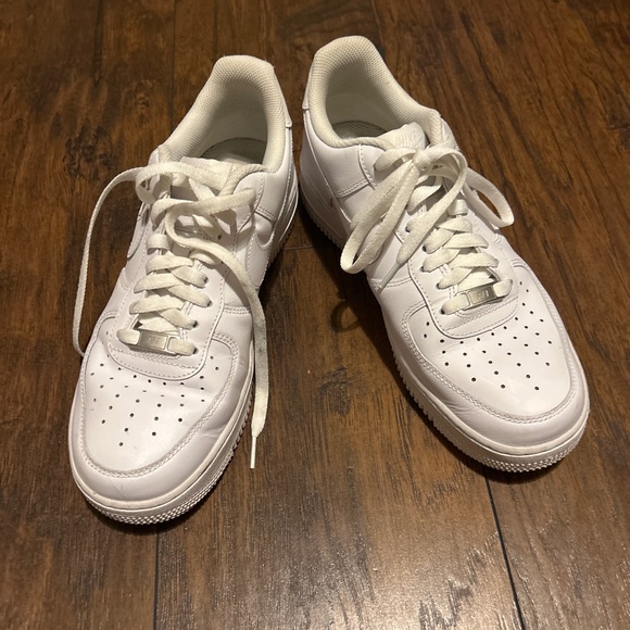 Nike shoes - Picture 1 of 2